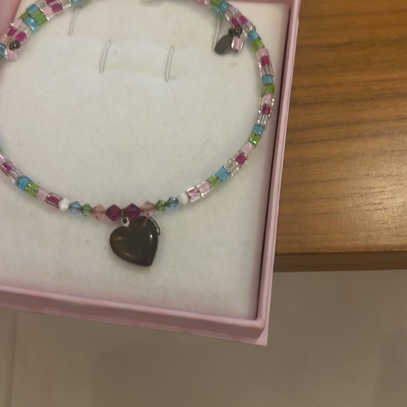 Hand made necklace with Australian crystals and fine glass beads. - Picture 6 of 7